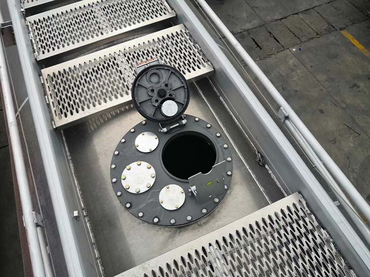 Aluminum Tanker Trailer manhole