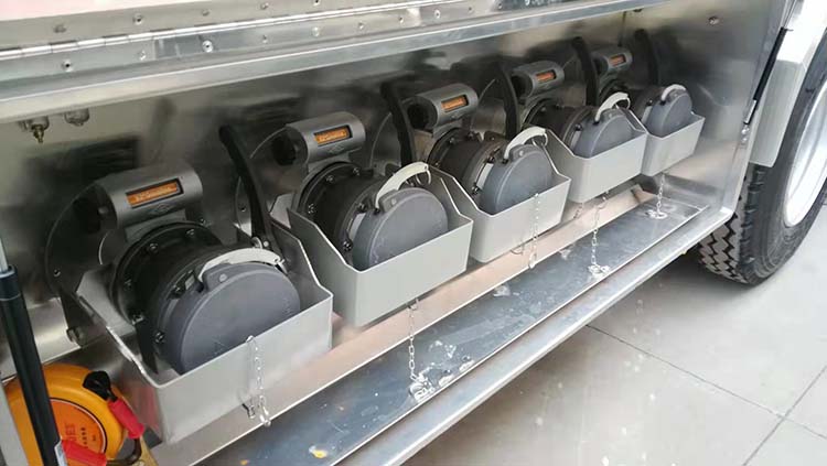 detail of 3 Axle Aluminum Fuel Semi Tanker Trailer