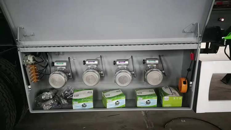 4 Axle 50000 Liters Fuel Tanker Trailer 4 discharge valves