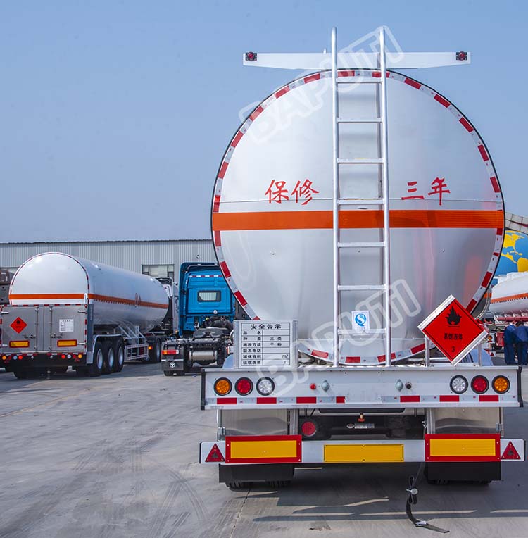 OIL TANKER TRAILER For sale