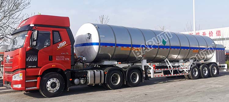 Liquid CO2 tanker trailer