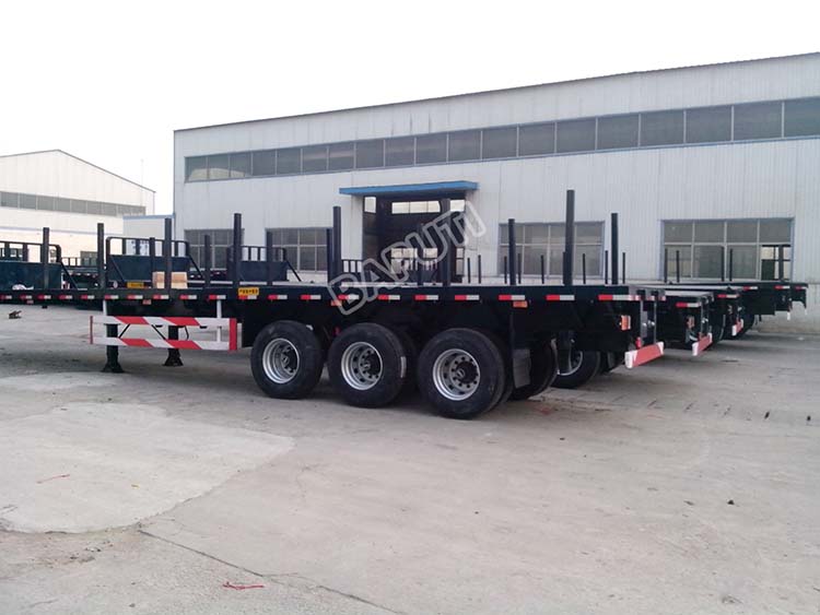 log transporting trailer