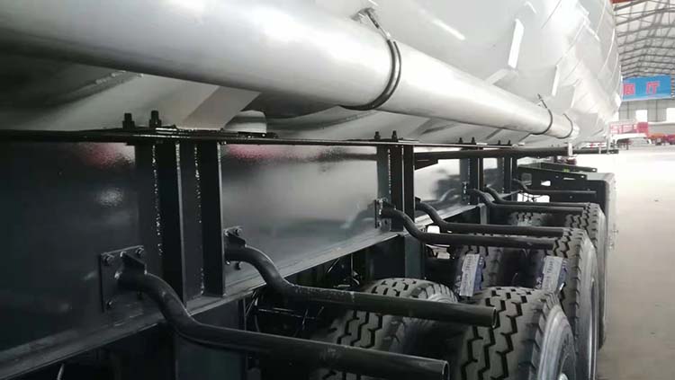 4 Axle 50000 Liters Fuel Tanker Trailer detail picture
